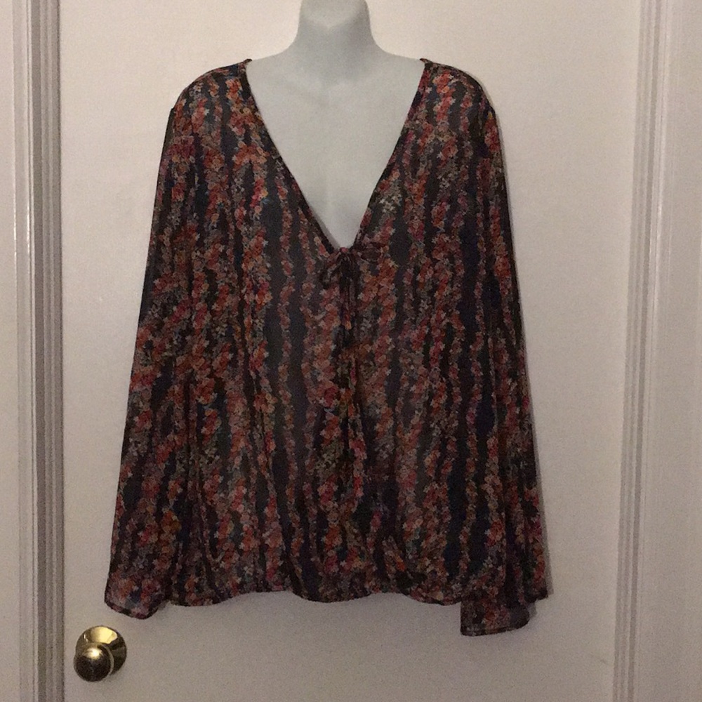 Derek Heart 2X floral pattern long bell sleeve